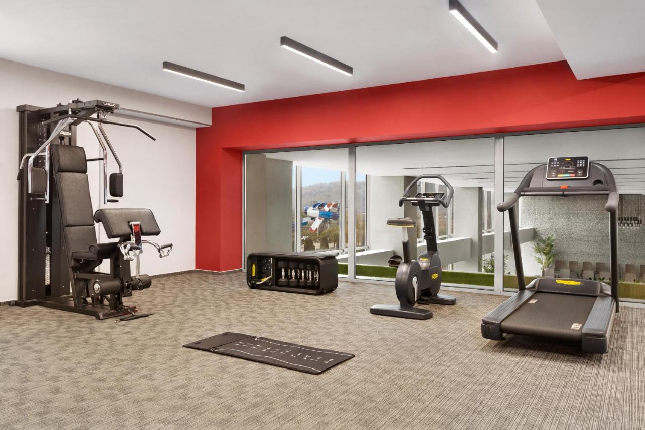 Ramada By Wyndham Targu Jiu Hotel Екстериор снимка