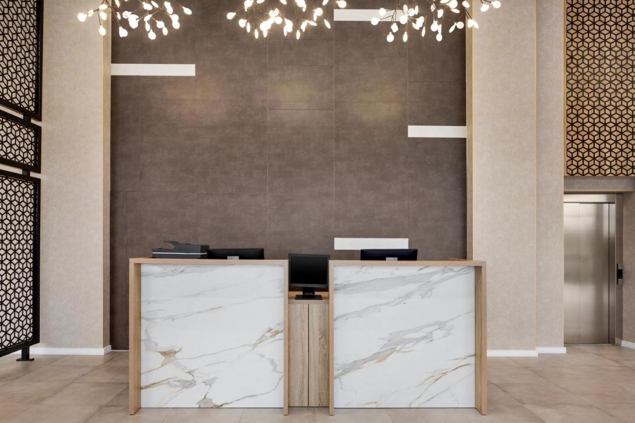 Ramada By Wyndham Targu Jiu Hotel Екстериор снимка