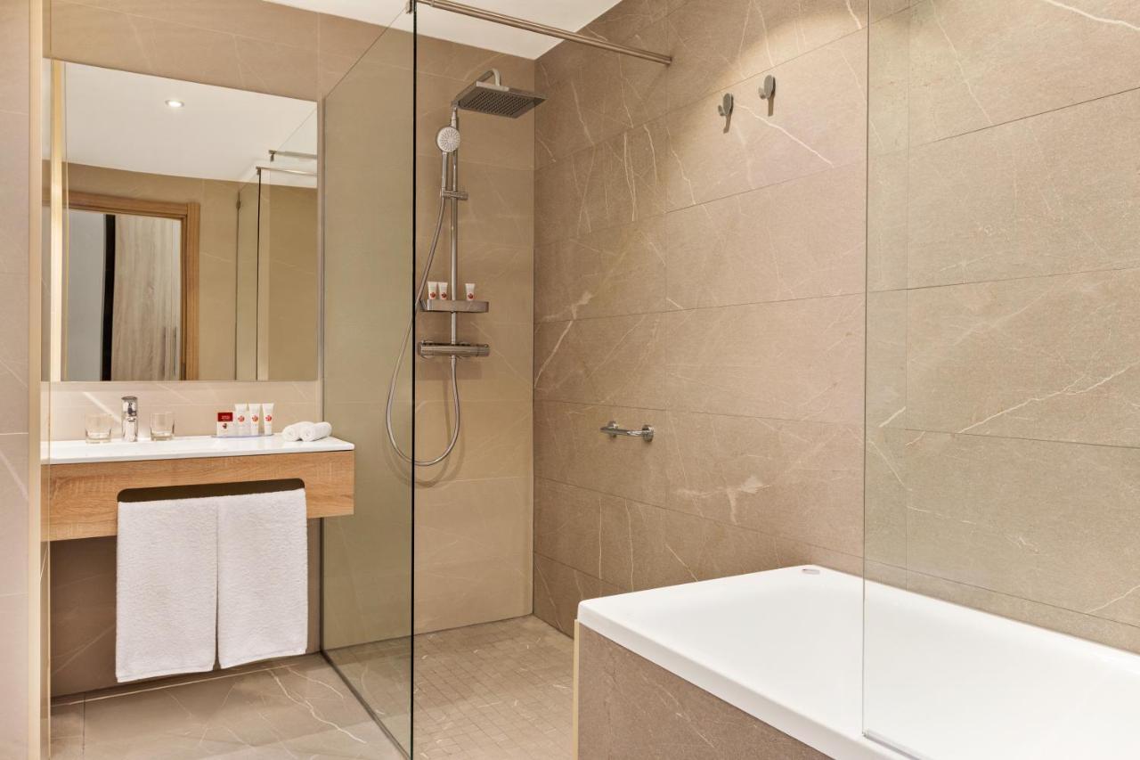 Ramada By Wyndham Targu Jiu Hotel Екстериор снимка